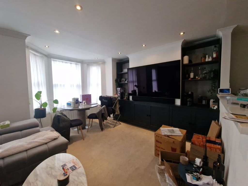 Property photo 3 of 9 Gallery