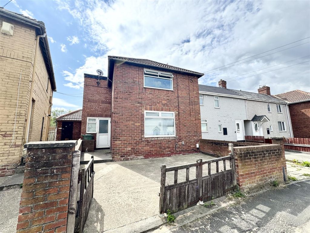 Property photo 1 of 11 External