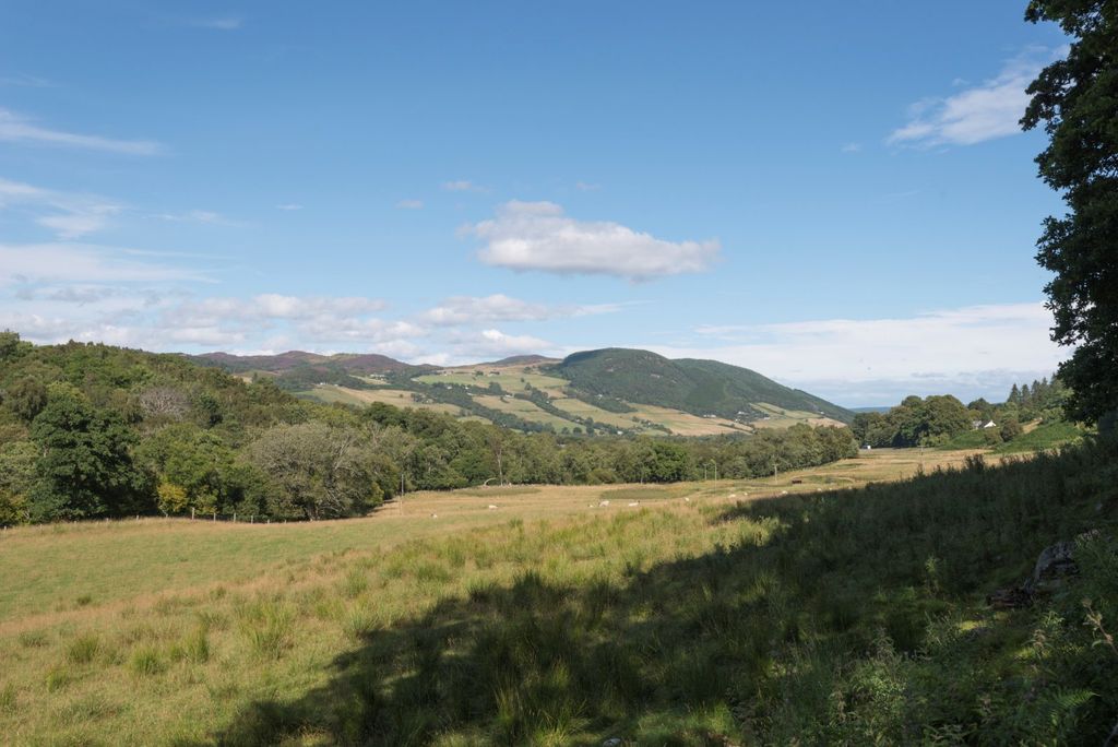 Property photo 3 of 7 Clunemore