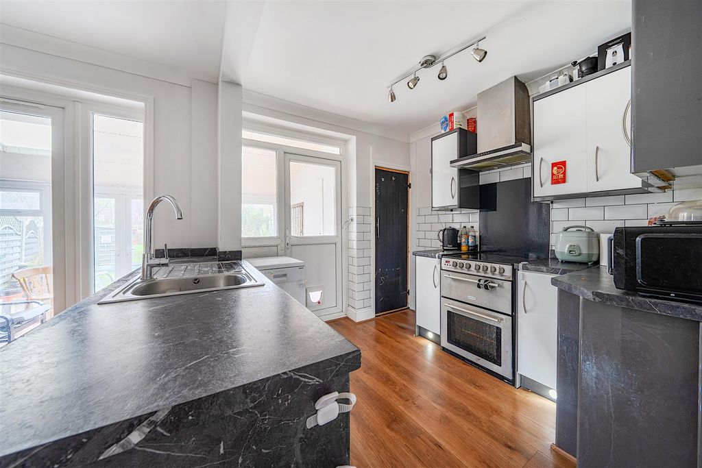 Property photo 2 of 21 Kitchen/Diner