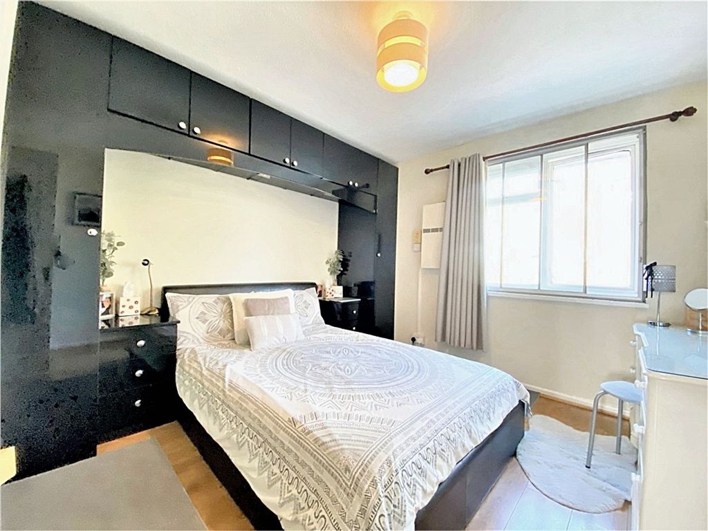 Property photo 3 of 4