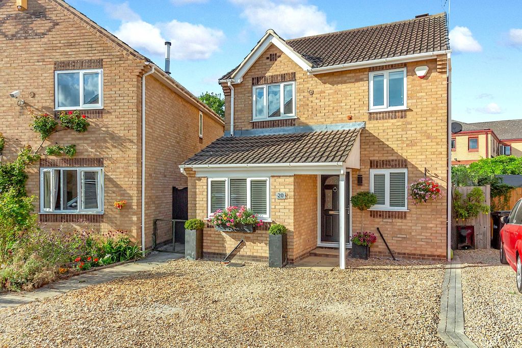 Property photo 1 of 24 Ilton Garth - Front