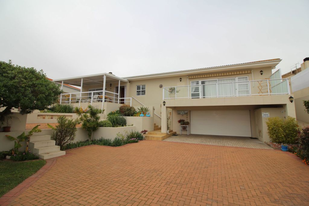 Property photo 2 of 32