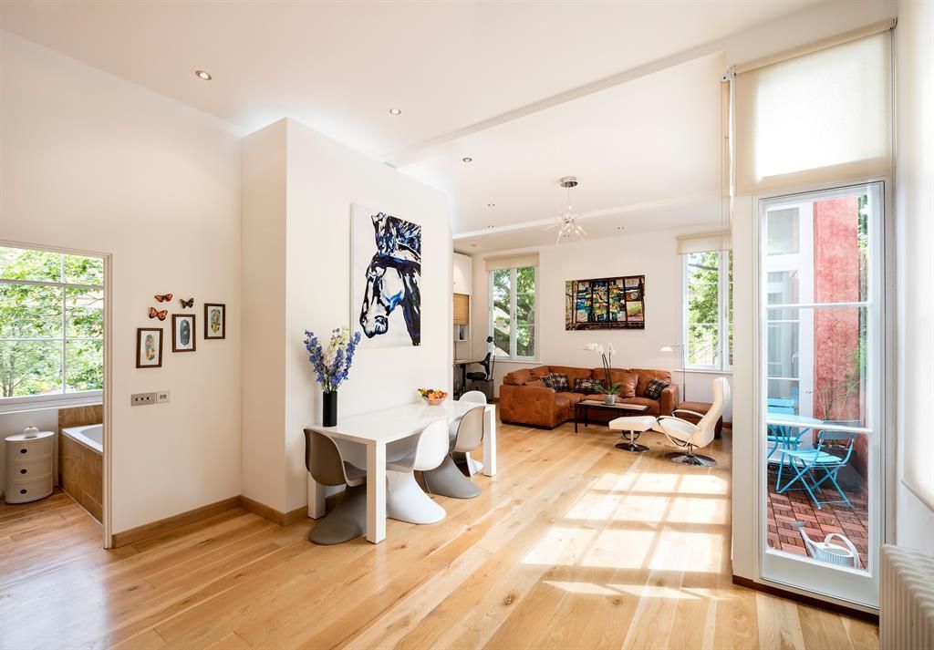 Property photo 1 of 10 Hoxton St Lounge 1.Jpg