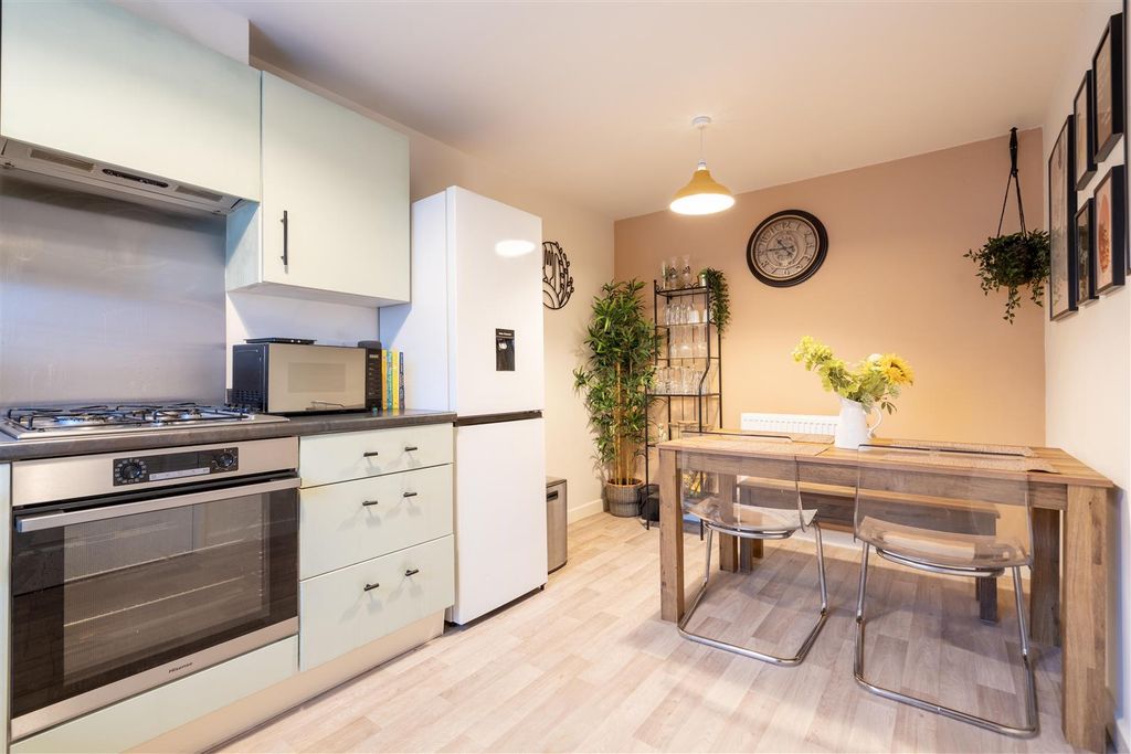 Property photo 3 of 9 Kitchen / Diner