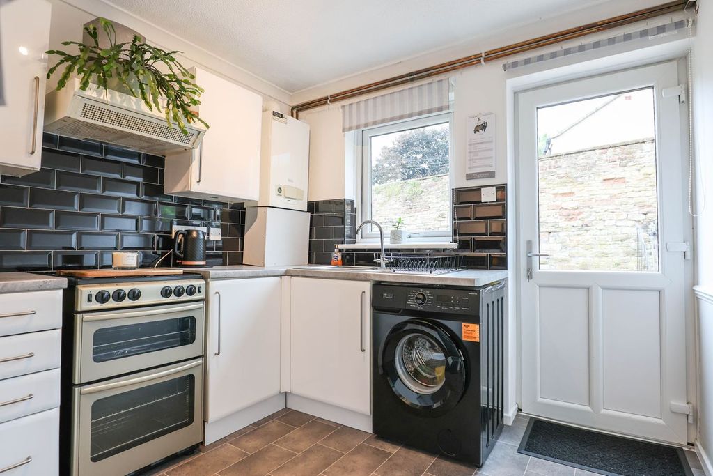 Property photo 3 of 16 Kitchen