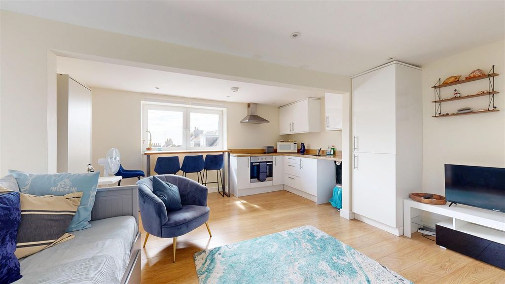 Property photo 2 of 11 Flat-3-103-Fortuneswell-08142025_155839.Jpg