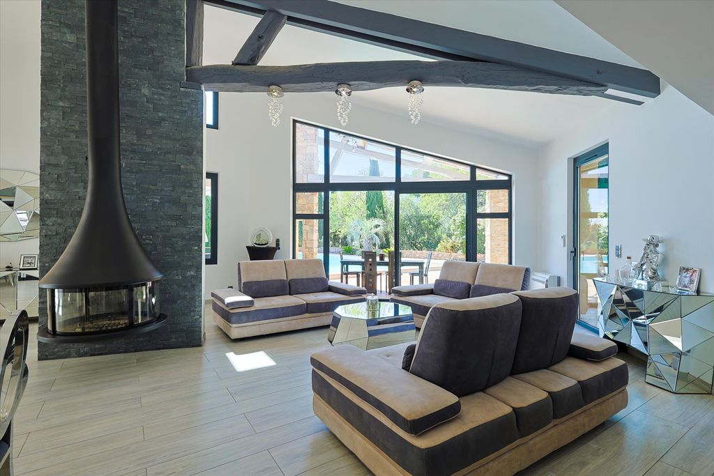 Property photo 2 of 29 Image