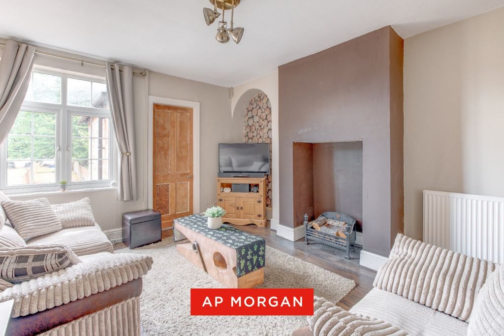 Property photo 2 of 17 Picture No. 23