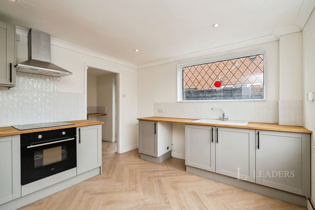 Property photo 3 of 17 Kitchen