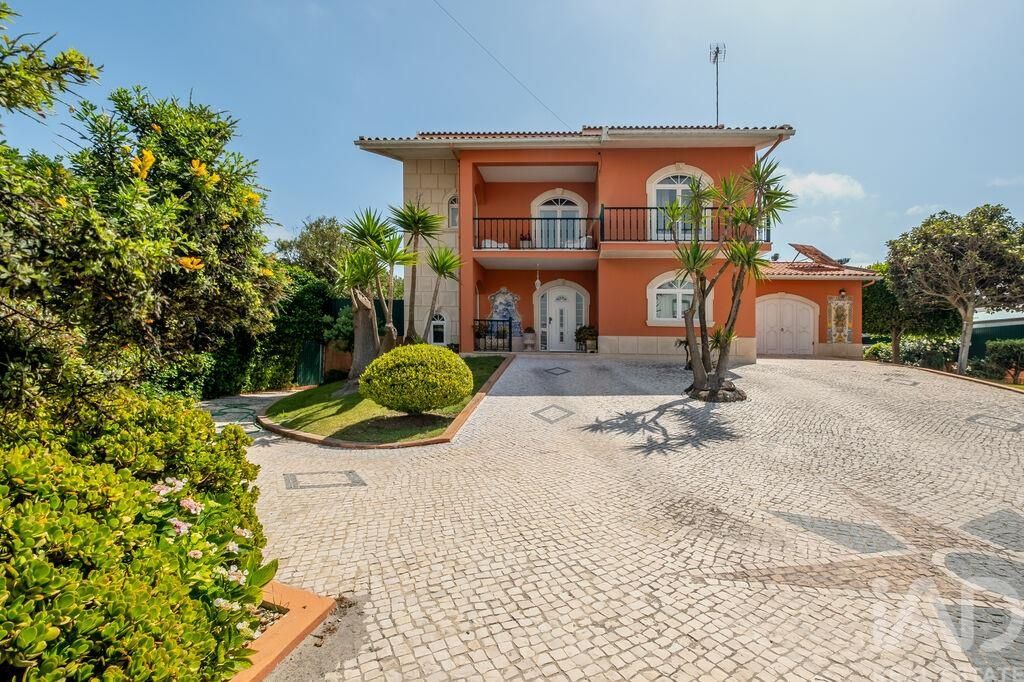 Property photo 1 of 39