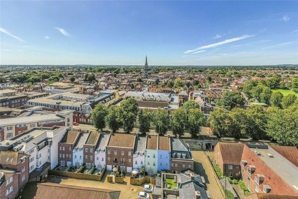 Property photo 1 of 34 City Centre Living