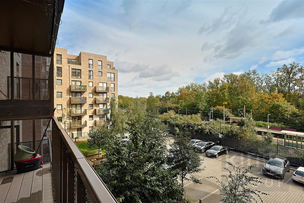 Property photo 3 of 28