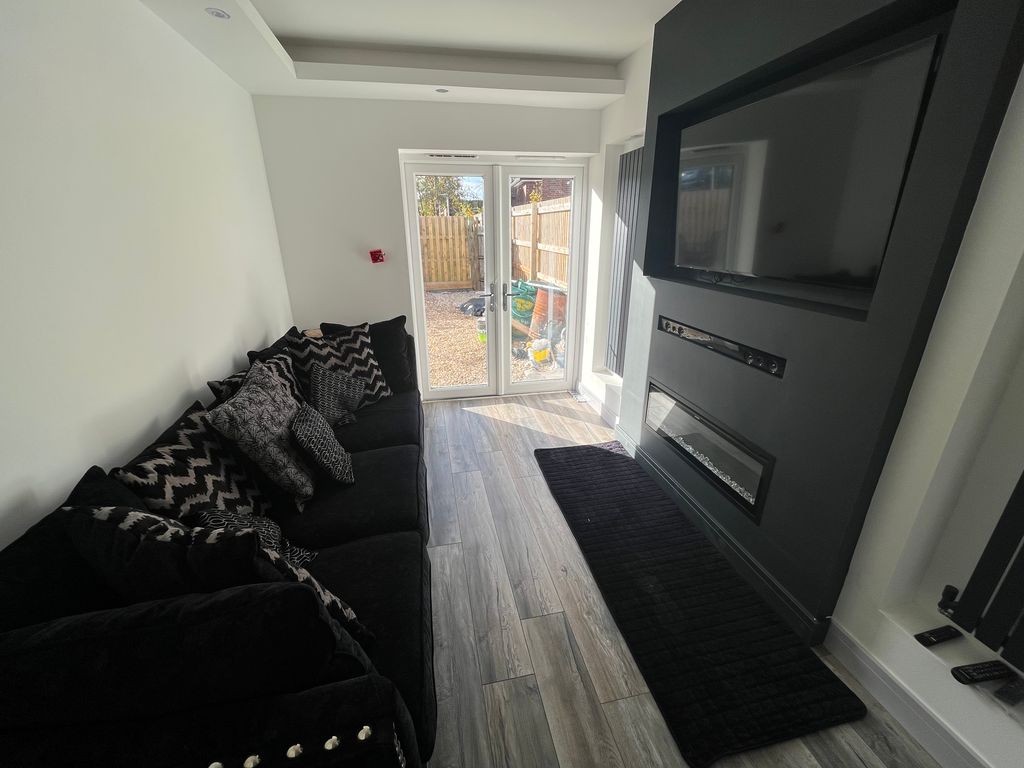 Property photo 2 of 7 Living Room