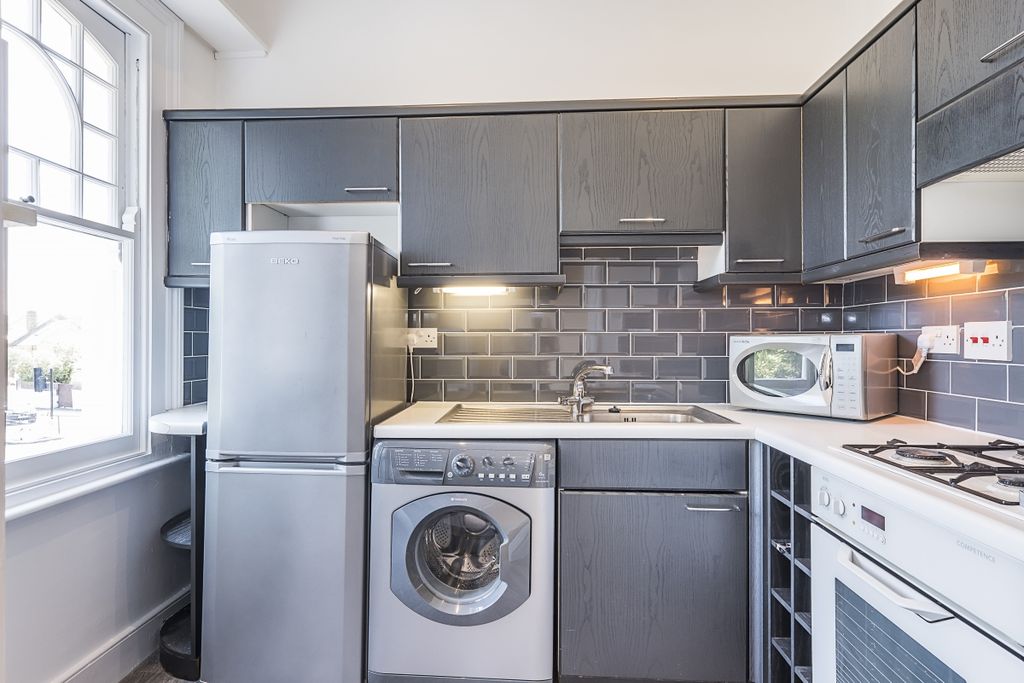 Property photo 3 of 10 139d-Trinity-Road...