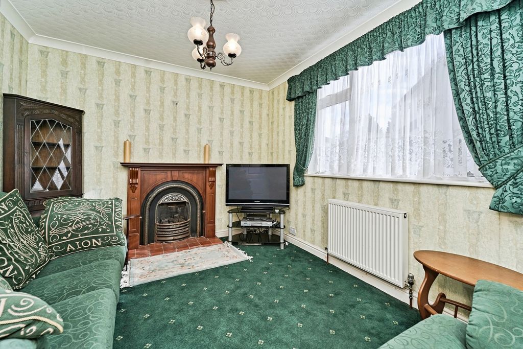 Property photo 3 of 13 Sitting Room