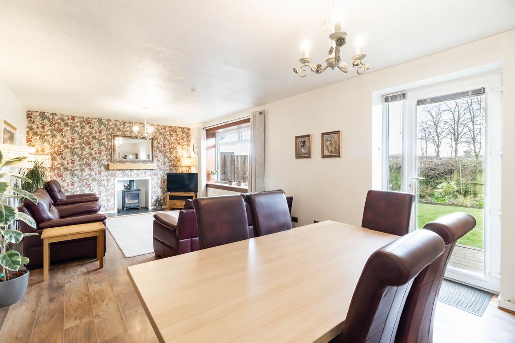 Property photo 2 of 38 Lounge Dining