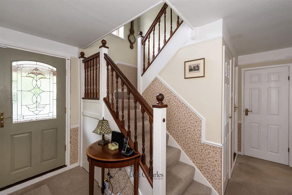 Property photo 2 of 17 125 Higham Lane, Tn10 4Bx 003.Jpg