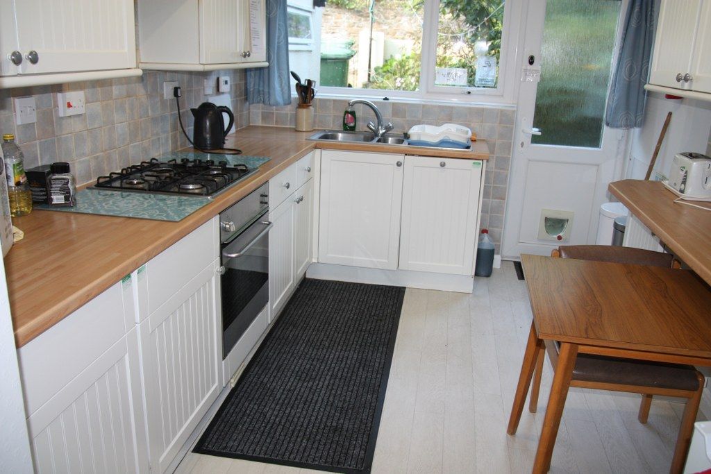 Property photo 2 of 10 Kitchen