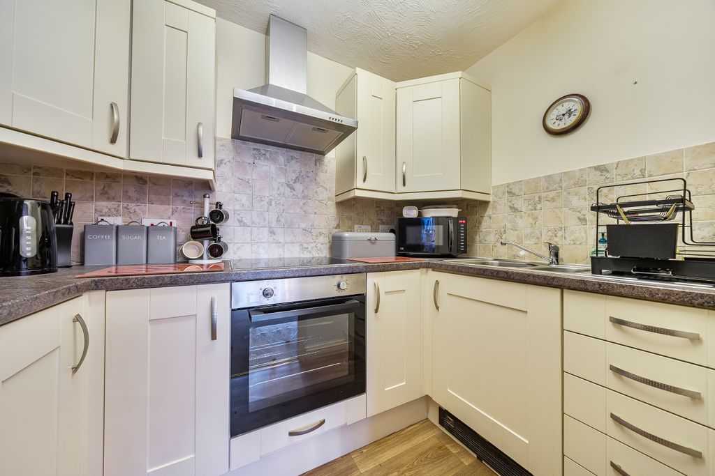 Property photo 3 of 22 Kitchen