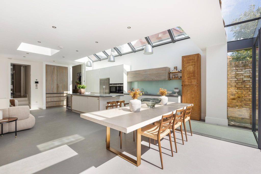 Property photo 3 of 11 Image