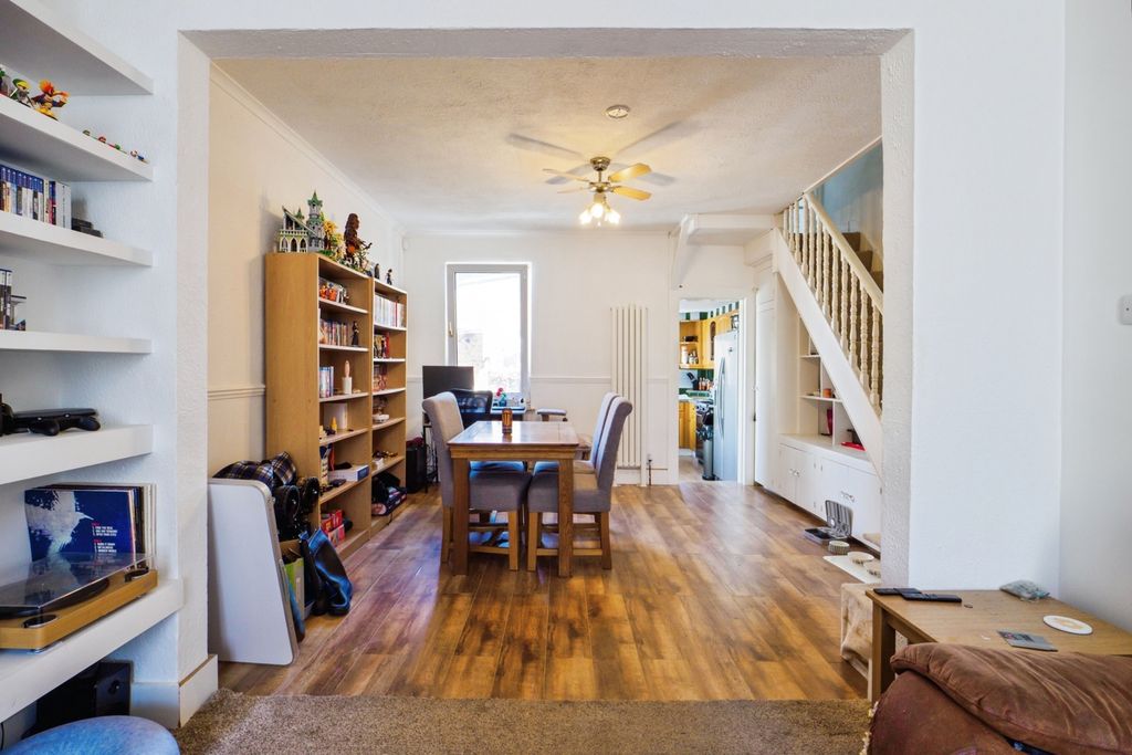 Property photo 3 of 17 Photo