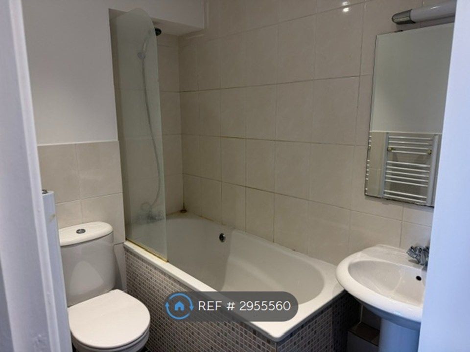 Property photo 3 of 9 Bedroom 1 En-Suite