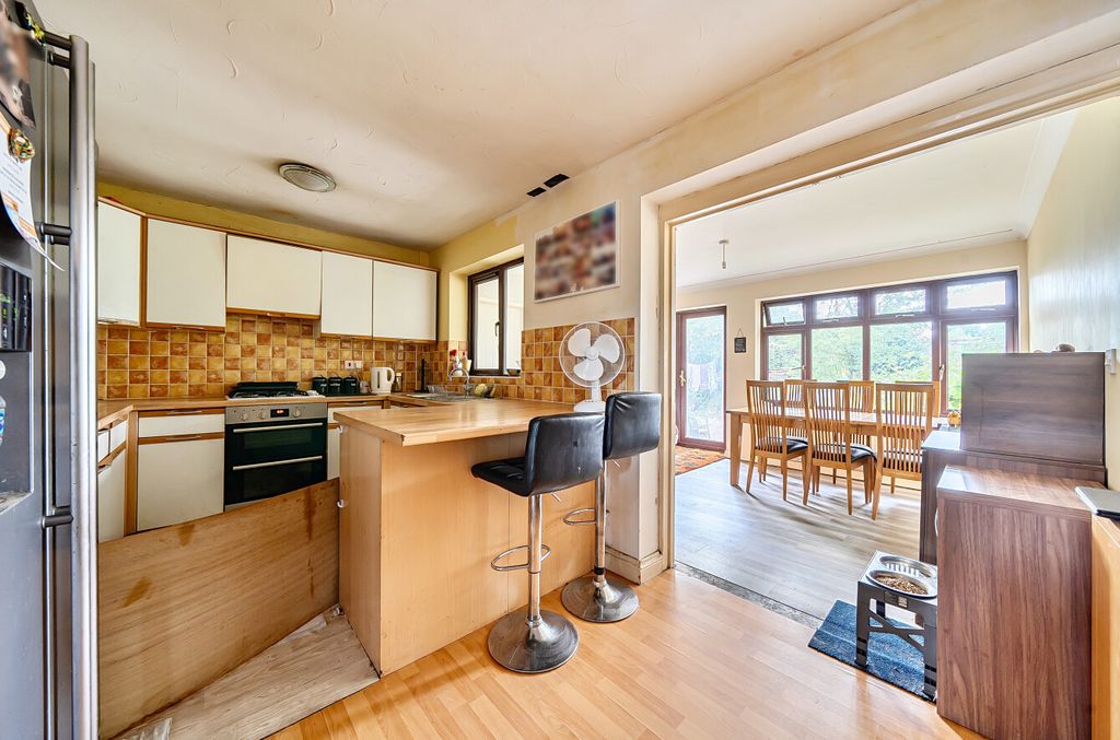 Property photo 3 of 8 1486058-19-6A5Fac...