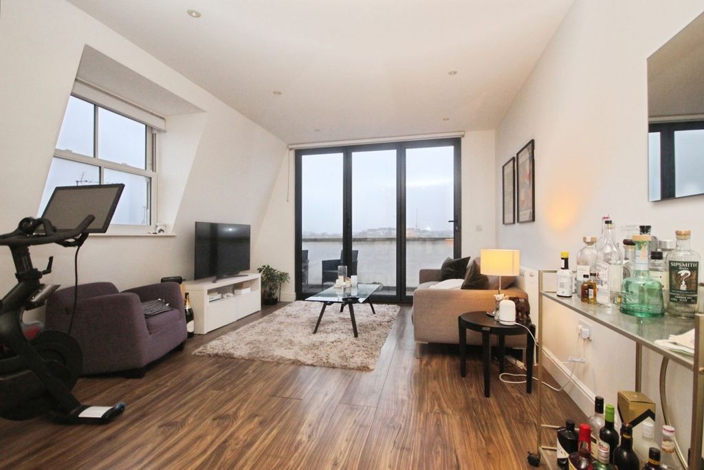 Property photo 3 of 18 Reception/Kitchen