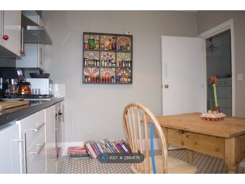 Property photo 2 of 18 Kitchen 3