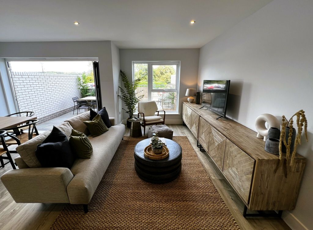 Property photo 2 of 39