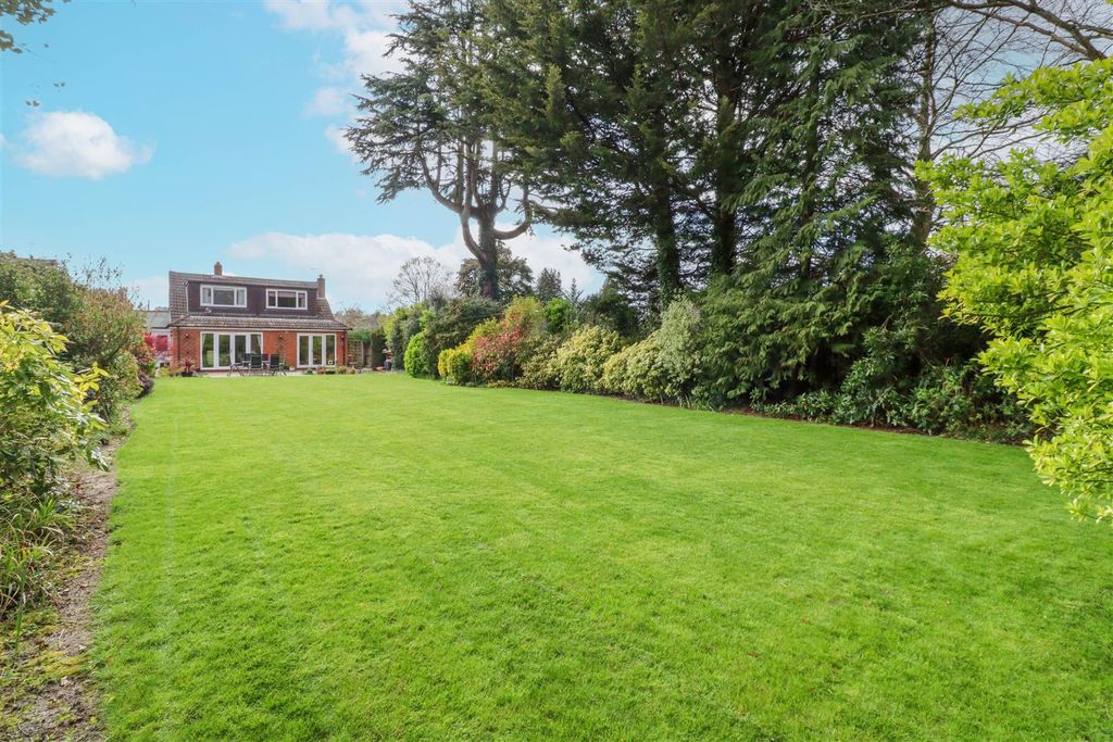 Property photo 2 of 22 Garden