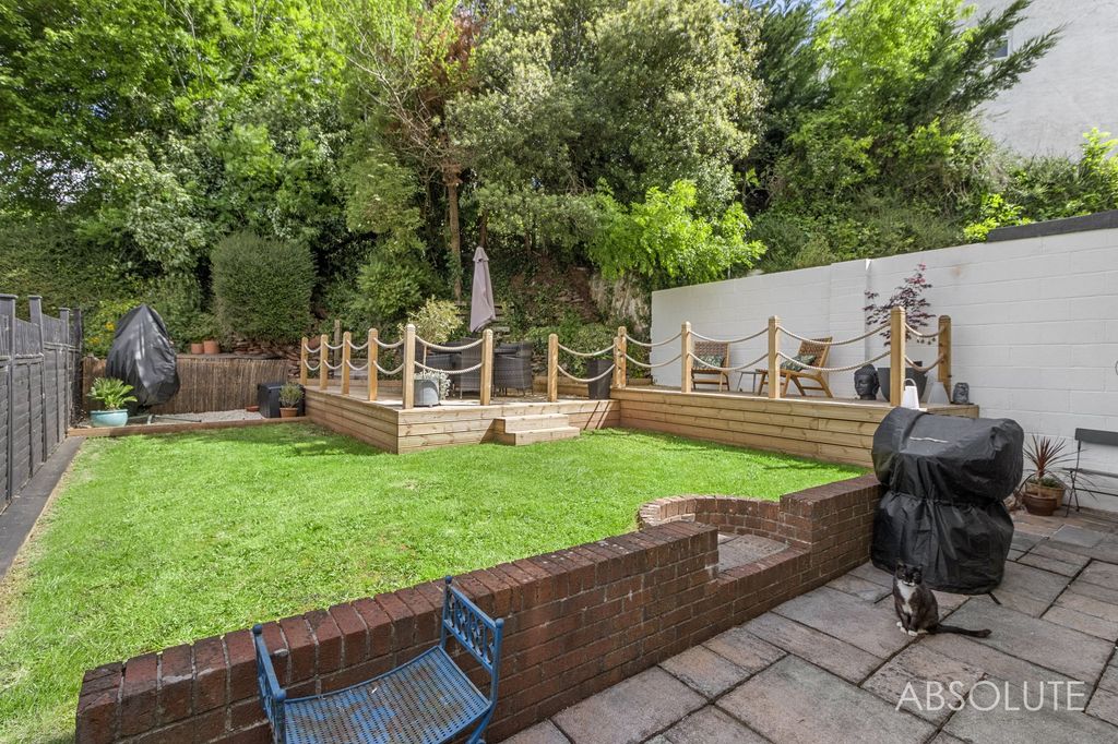 Property photo 3 of 27