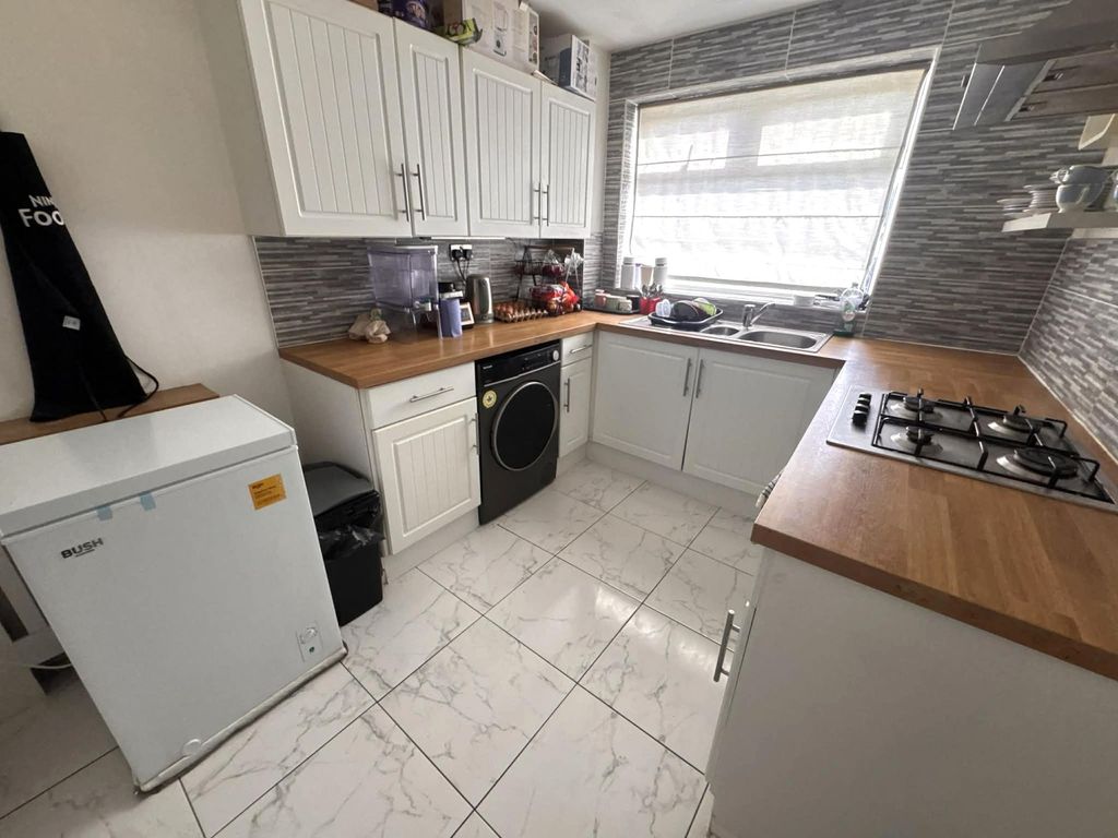 Property photo 2 of 11 Ktchen