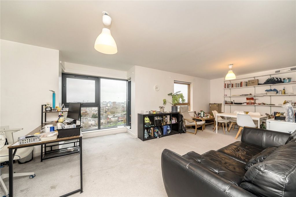 Property photo 2 of 6 Reception