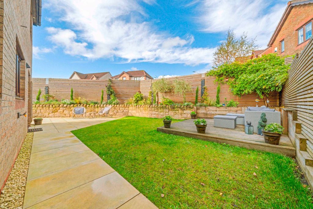 Property photo 2 of 34