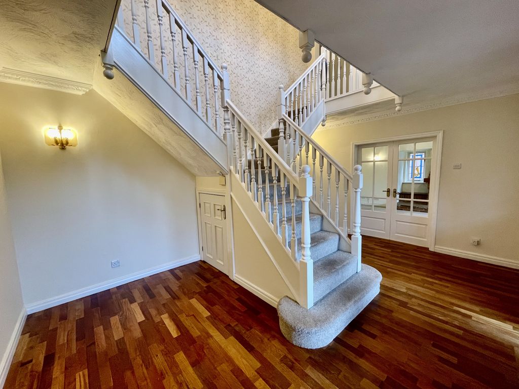 Property photo 2 of 43