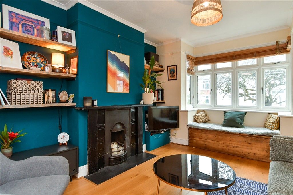 Property photo 3 of 13 Lounge