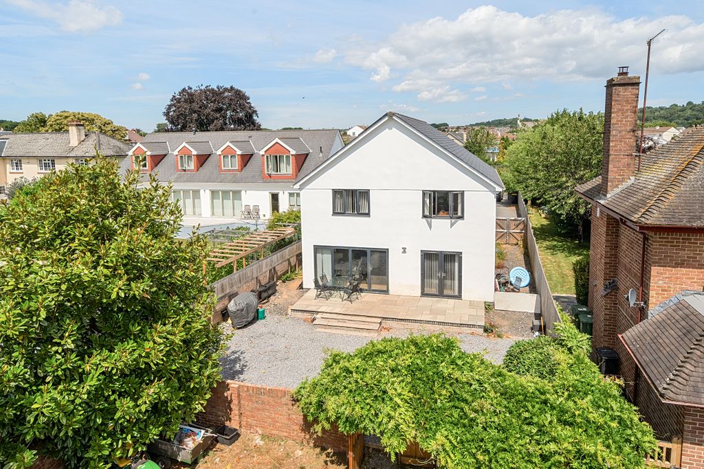 Property photo 2 of 25