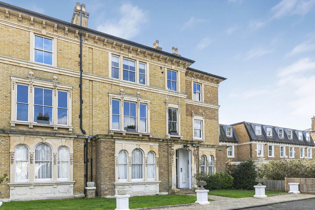 Property photo 2 of 17