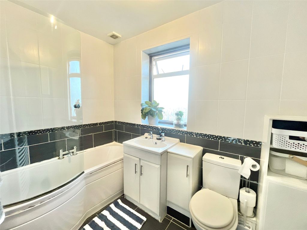 Property photo 3 of 28 Bathroom