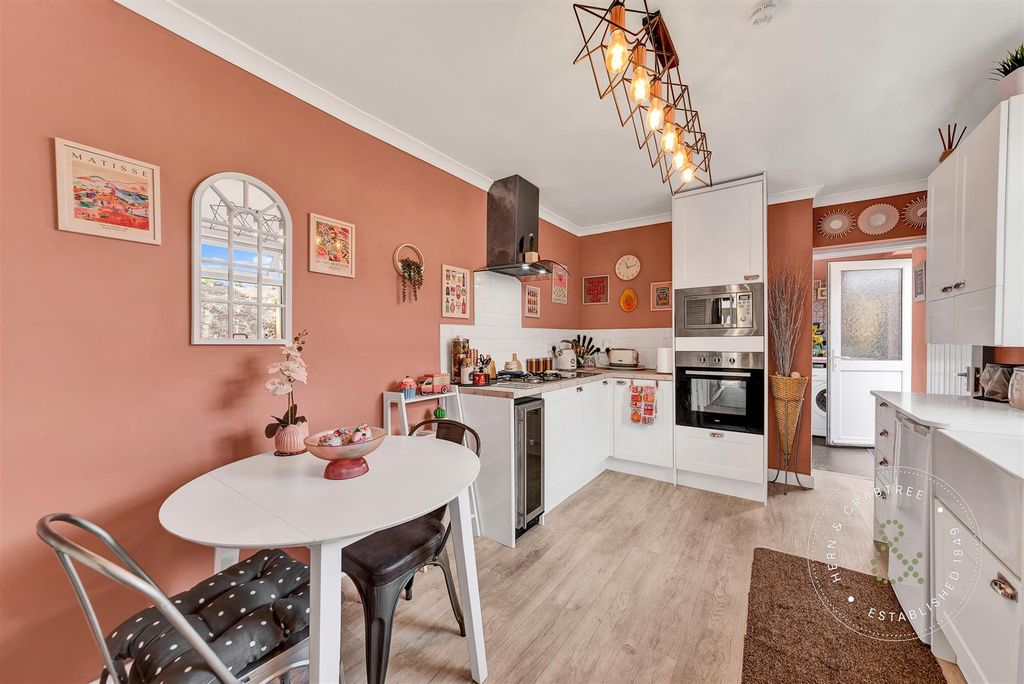 Property photo 2 of 29 Richards-Terrace-18.Jpg