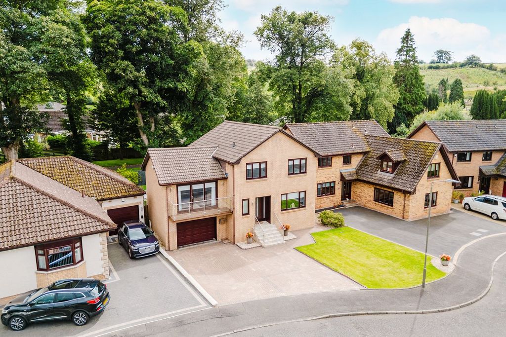 Property photo 1 of 32