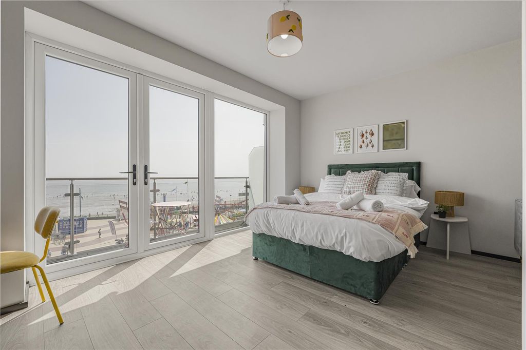 Property photo 3 of 18 A7406683.Jpg