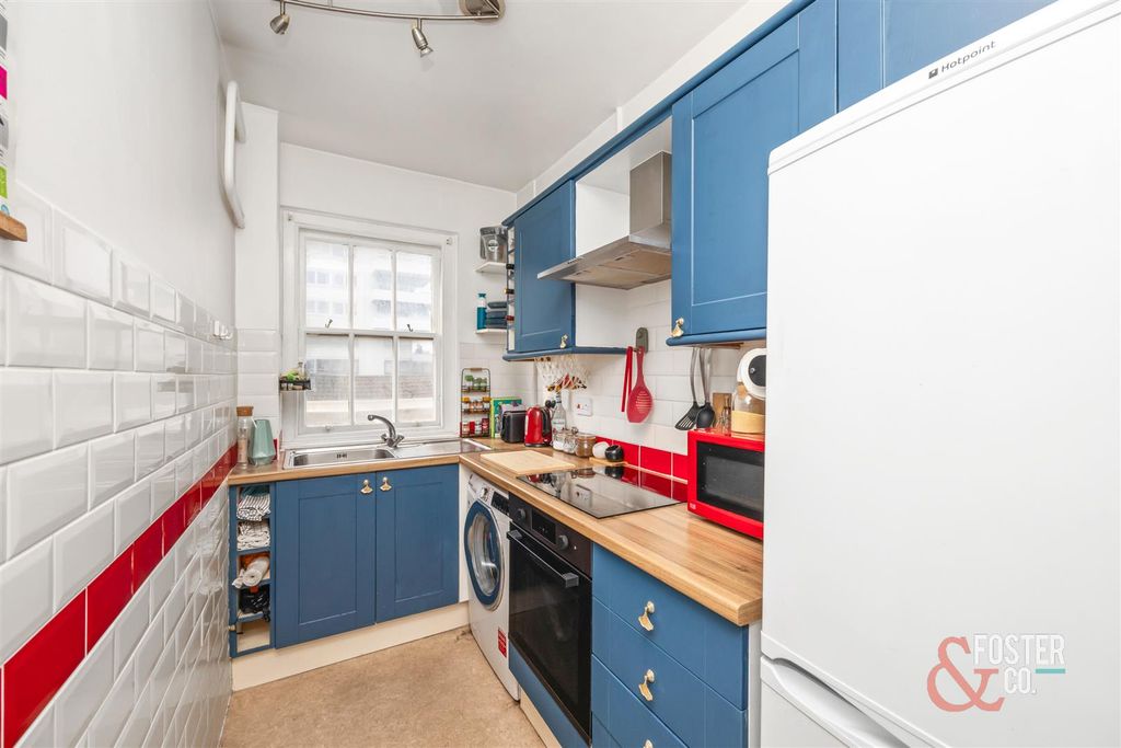 Property photo 3 of 18 Kings Road, Astra House 33-001.Jpg