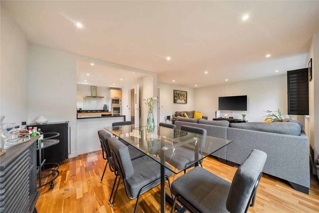 Property photo 3 of 19 Dining Area