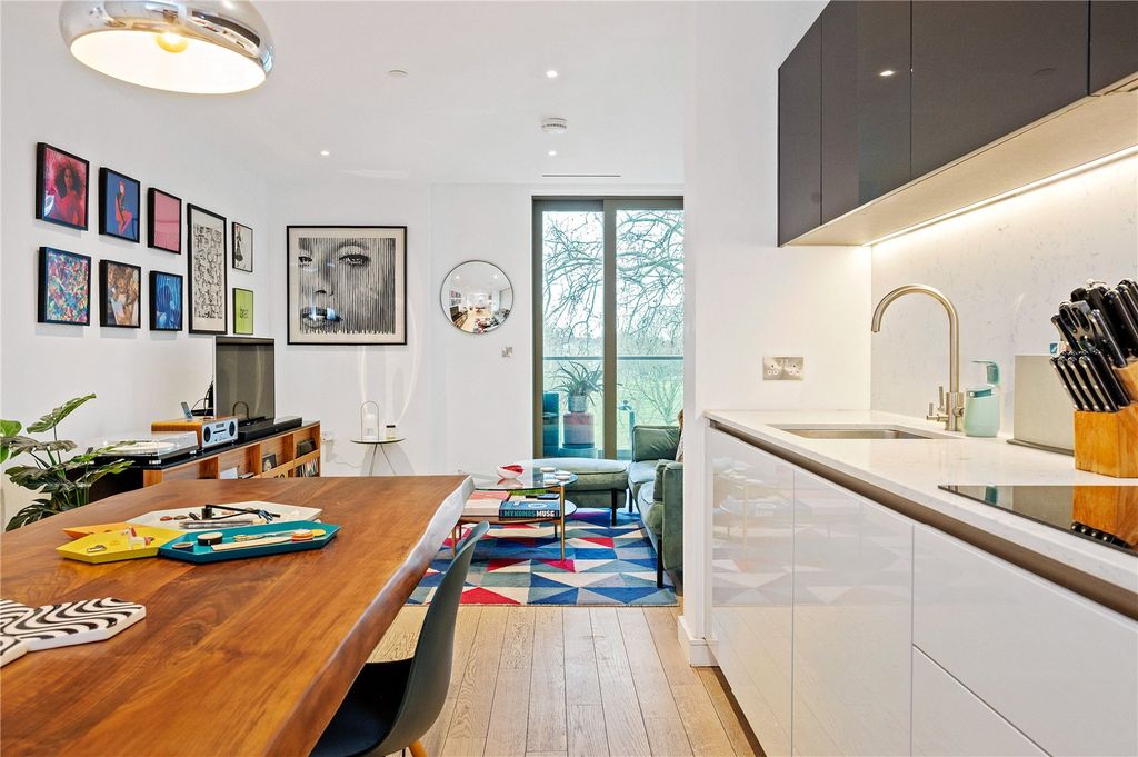 Property photo 2 of 23 Reception/Kitchen