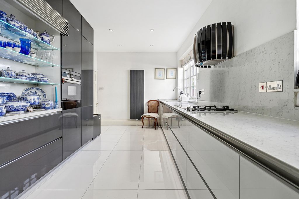 Property photo 2 of 15 Image