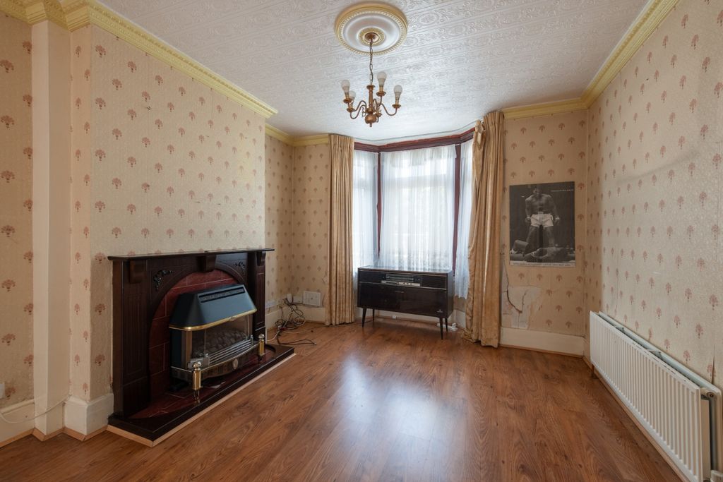 Property photo 2 of 25 4146512