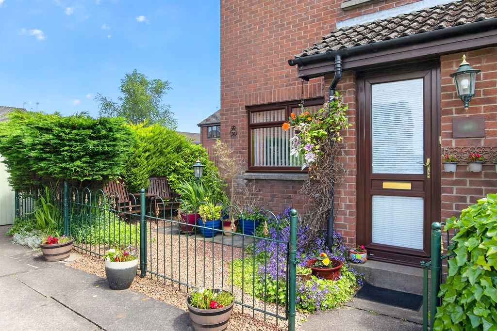 Property photo 2 of 10